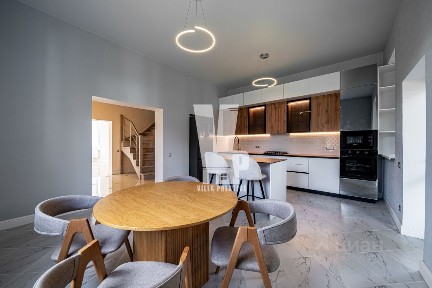 Продается 3-этажный коттедж, 450 м²