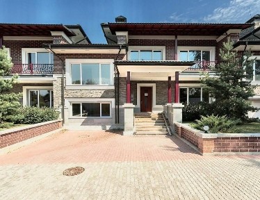 Продается 2-этажный таунхаус, 334 м²