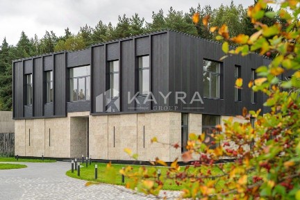 Продается 2-этажный дом, 590 м²