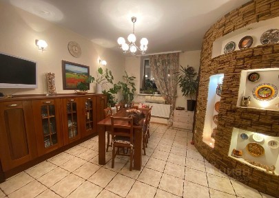 Продается 3-этажный таунхаус, 260 м²