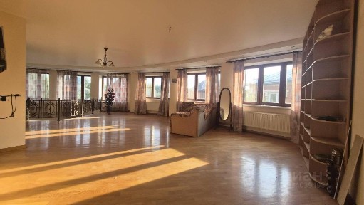 Продается 3-этажный дом, 550 м²