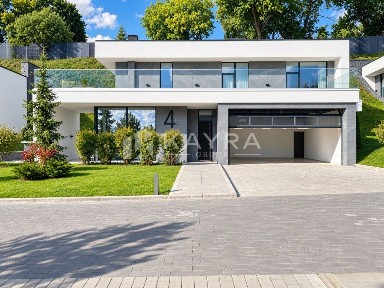 Продается 2-этажный дом, 384 м²