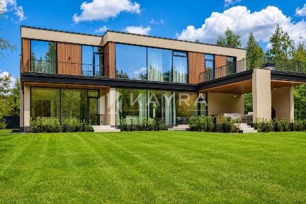 Продается 2-этажный дом, 611 м²