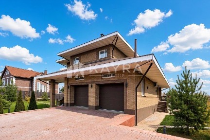 Продается 2-этажный дом, 520 м²