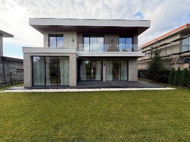 Продается 2-этажный дом, 320 м²