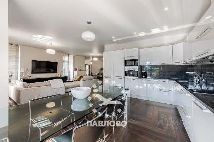 Продается 3-этажный таунхаус, 310 м²