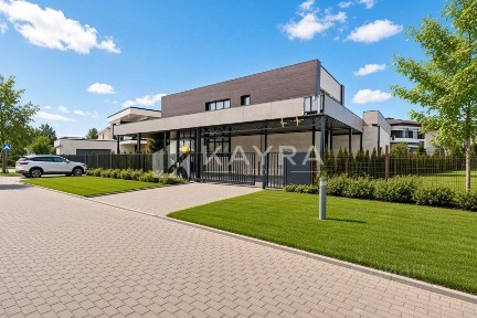 Продается 2-этажный дом, 304 м²