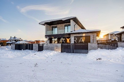 Продается 2-этажный дом, 360 м²
