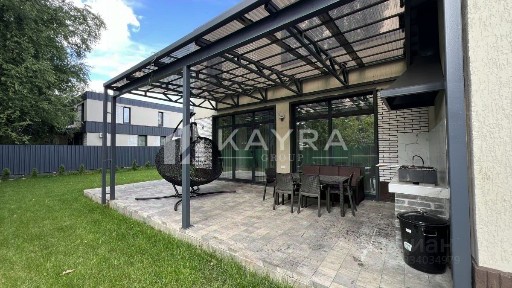 Продается 2-этажный дом, 240 м²