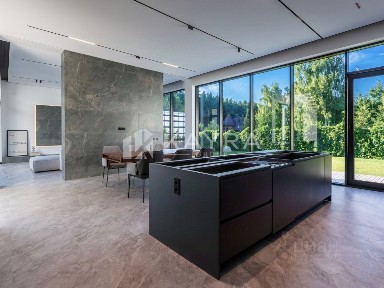 Продается 2-этажный дом, 341 м²