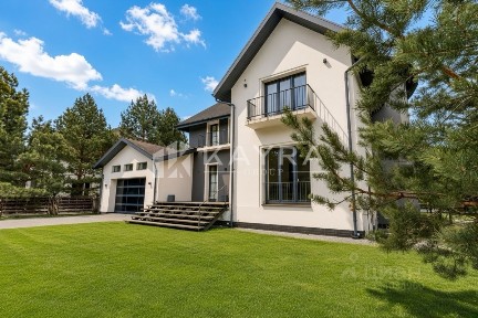 Продается 2-этажный дом, 467 м²