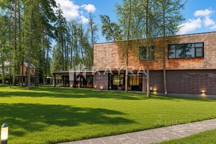 Продается 2-этажный дом, 640 м²