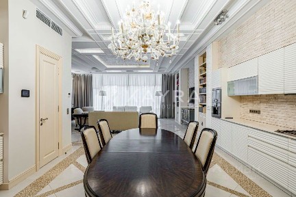 Продается 3-этажный таунхаус, 430 м²