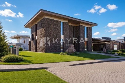 Продается 2-этажный дом, 400 м²