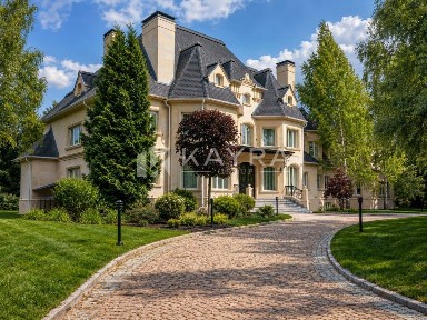 Продается 3-этажный дом, 1 350 м²