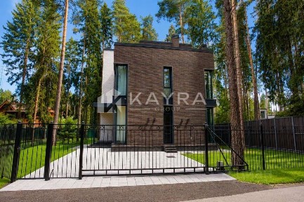 Продается 2-этажный дом, 380 м²