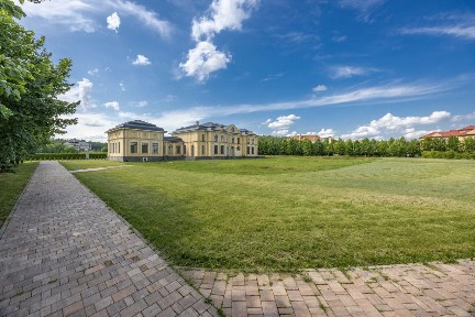 Продается 3-этажный дом, 1 800 м²