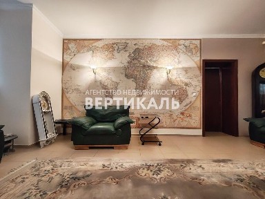 Продается 3-этажный дом, 570 м²