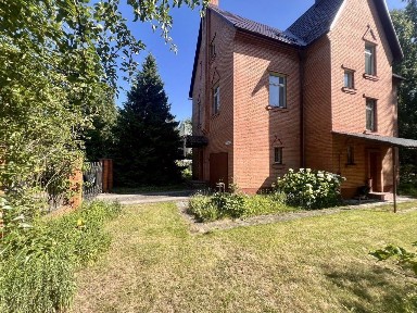 Продается 3-этажный дом, 350 м²