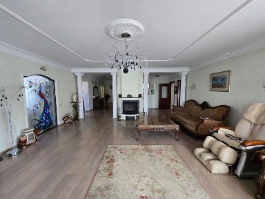 Продается 3-комн. квартира, 160 м²