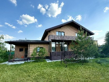 Продается 2-этажный дом, 329 м²