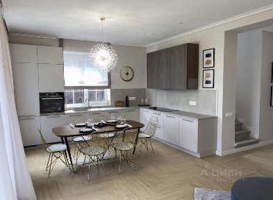 Продается 3-этажный таунхаус, 225 м²