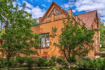 Продается 4-этажный дом, 640 м²