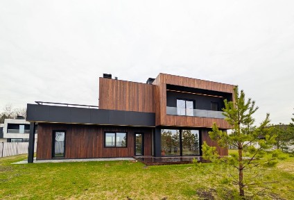Продается 2-этажный дом, 455 м²