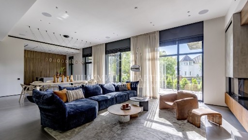 Продается 2-этажный дом, 645,5 м²