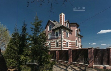 Продается 2-этажный дом, 550 м²