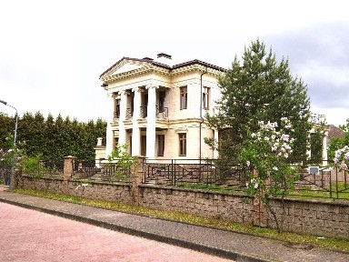 Продается 3-этажный дом, 500 м²
