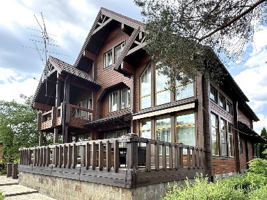 Продается 3-этажный коттедж, 314 м²