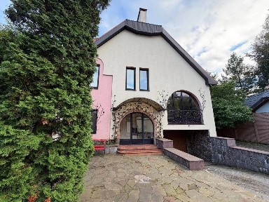 Продается 3-этажный дом, 693,8 м²