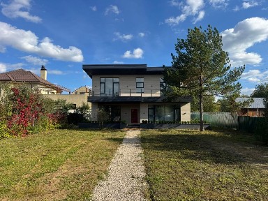 Продается 2-этажный коттедж, 288 м²