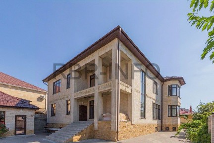Продается 2-этажный дом, 619 м²