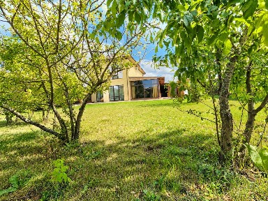 Продается 2-этажный дом, 182 м²