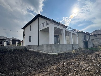 Продается 2-этажный дом, 250 м²