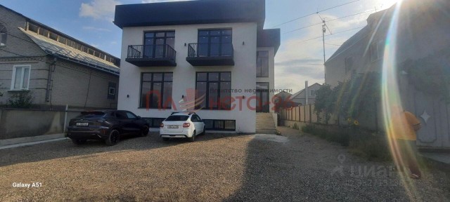 Продается 3-этажный дом, 495 м²