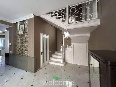 Продается 2-этажный дом, 205 м²
