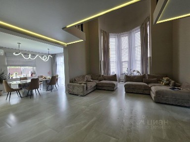 Продается 2-этажный дом, 351 м²