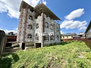 Продается 3-этажный дом, 326 м²