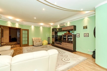 Продается 3-этажный таунхаус, 292,1 м²