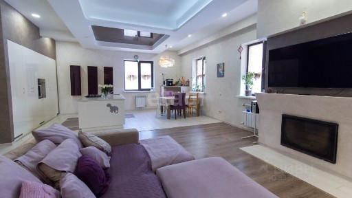 Продается 2-этажный дом, 385 м²