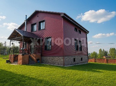 Продается 3-этажный дом, 242 м²
