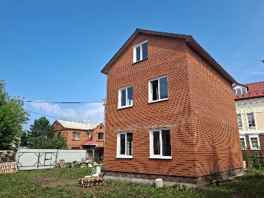 Продается 3-этажный дом, 130 м²