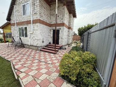 Продается 2-этажный дом, 180 м²