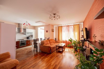 Продается 2-комн. квартира, 64,2 м²