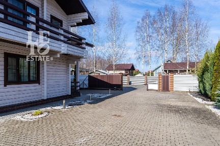 Сдается 2-этажный дом, 286 м²