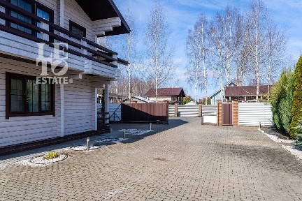 Сдается 2-этажный дом, 286 м²