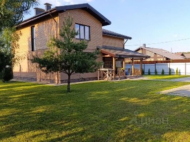 Сдается 2-этажный дом, 200 м²